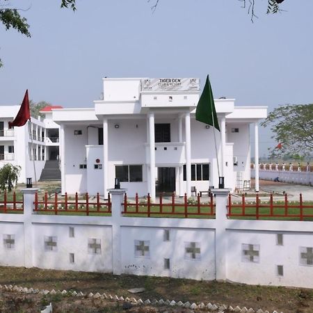 Tiger Den Club & Resort Palia Kalan Exterior photo